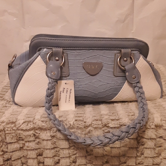 NWT. Faux Crocodile Leather N.Y.C Purse - Picture 1 of 3